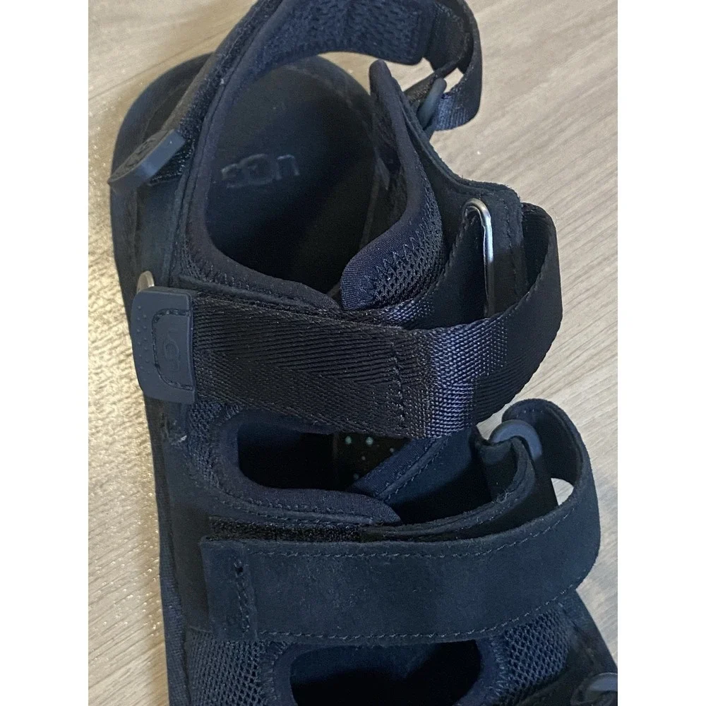 UGG new without